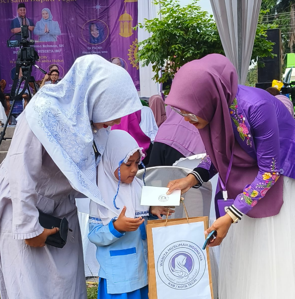 WMI, in Collaboration with Pegadaian, Conducting a Social Assistance Program for Senior Citizens in Tangerang