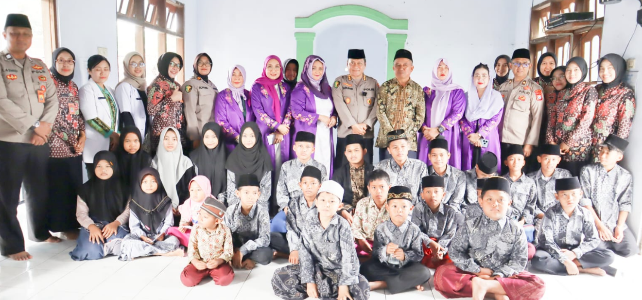 WMI and Bhayangkara Hospital Bandung West Java Providing Assistance to Underprivileged Youth
